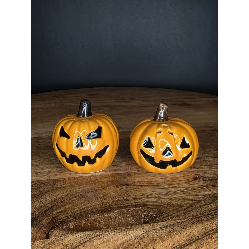 Halloween Jack O Lantern Salt and Pepper Shakers Ceramic Pumpkin Faces Set 2"